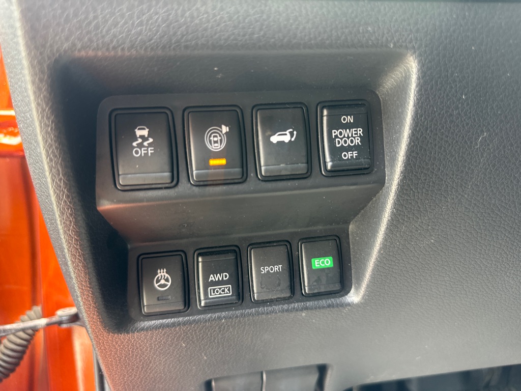 Photo 31 of this NISSAN ROGUE SL