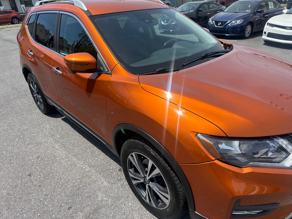 Photo 10 of this NISSAN ROGUE SL