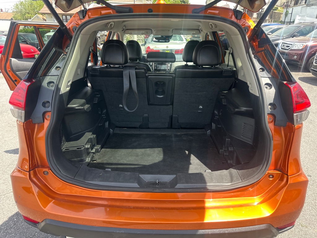 Photo 19 of this NISSAN ROGUE SL
