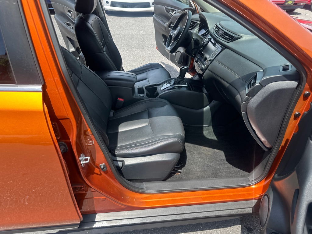 Photo 26 of this NISSAN ROGUE SL