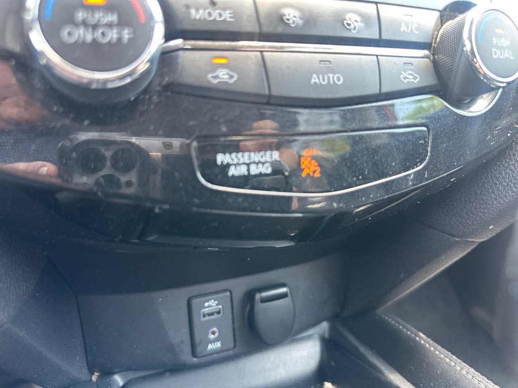 Photo 40 of this NISSAN ROGUE SL