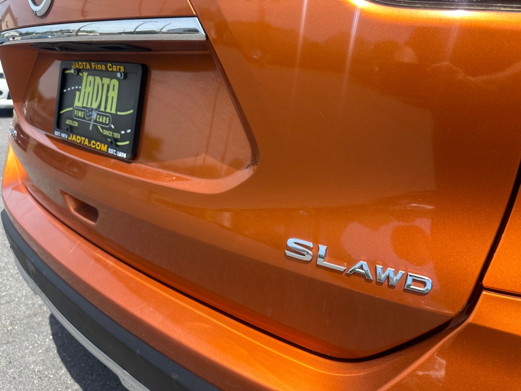 Photo 29 of this NISSAN ROGUE SL