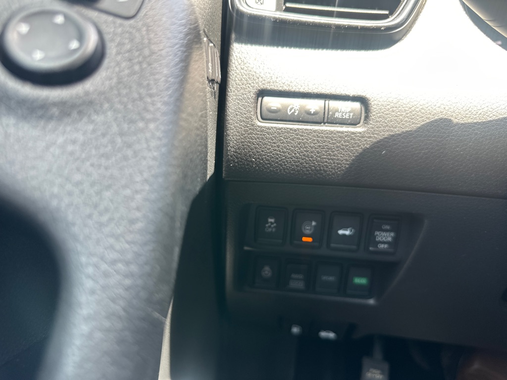 Photo 35 of this NISSAN ROGUE SL
