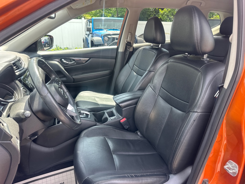 Photo 12 of this NISSAN ROGUE SL