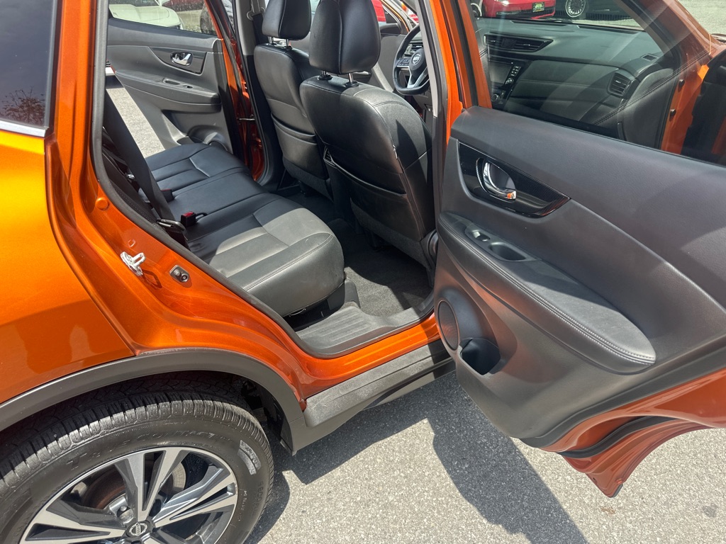 Photo 22 of this NISSAN ROGUE SL