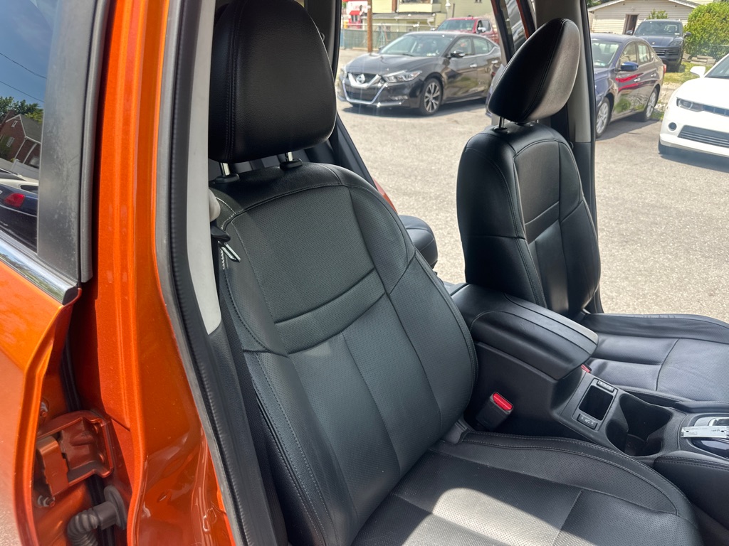 Photo 27 of this NISSAN ROGUE SL