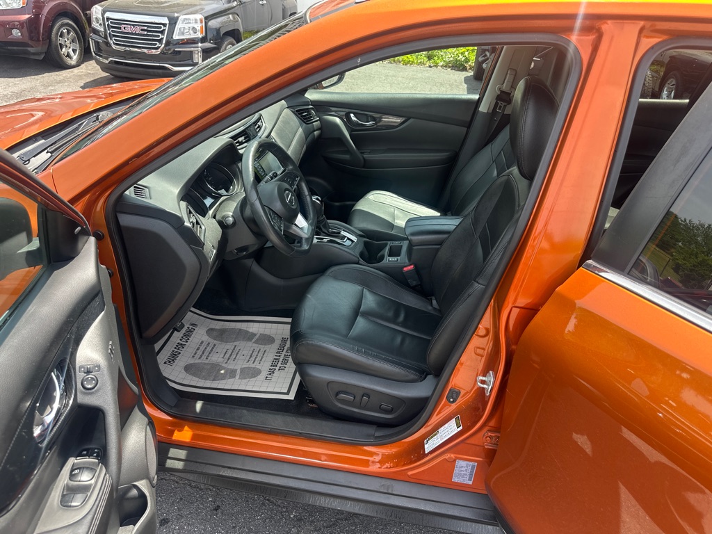Photo 11 of this NISSAN ROGUE SL