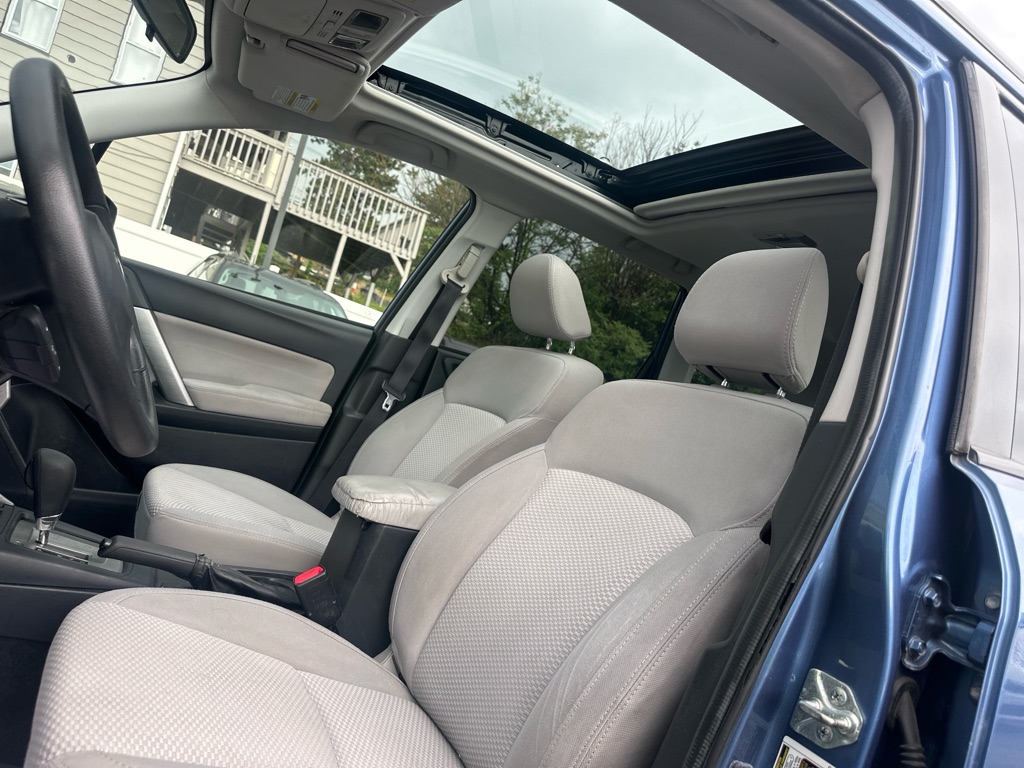Photo 12 of this SUBARU FORESTER