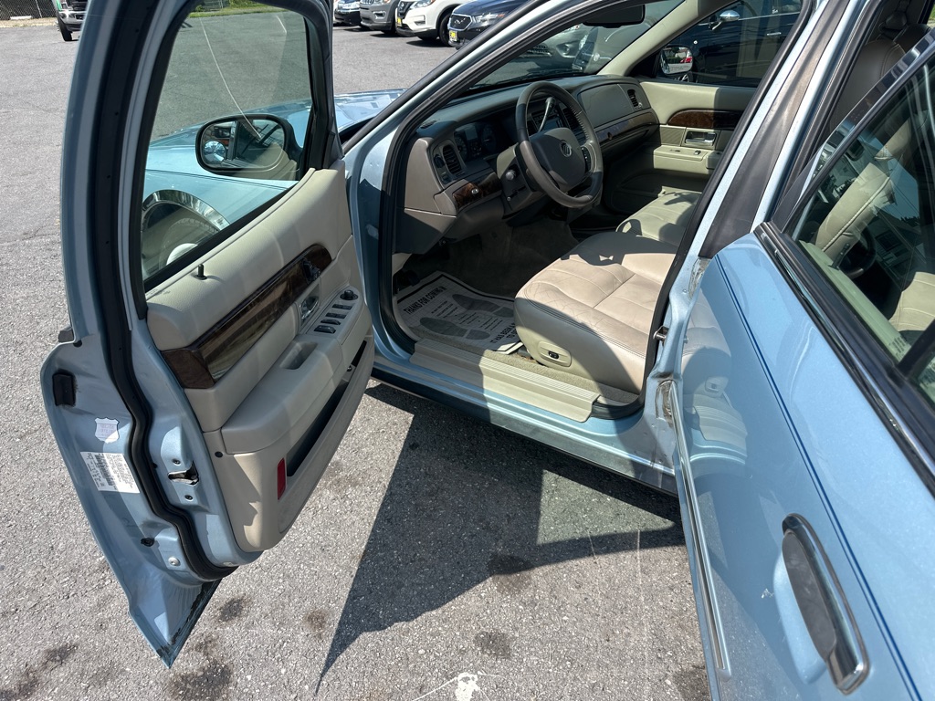 Photo 12 of this MERCURY GRAND MARQUIS