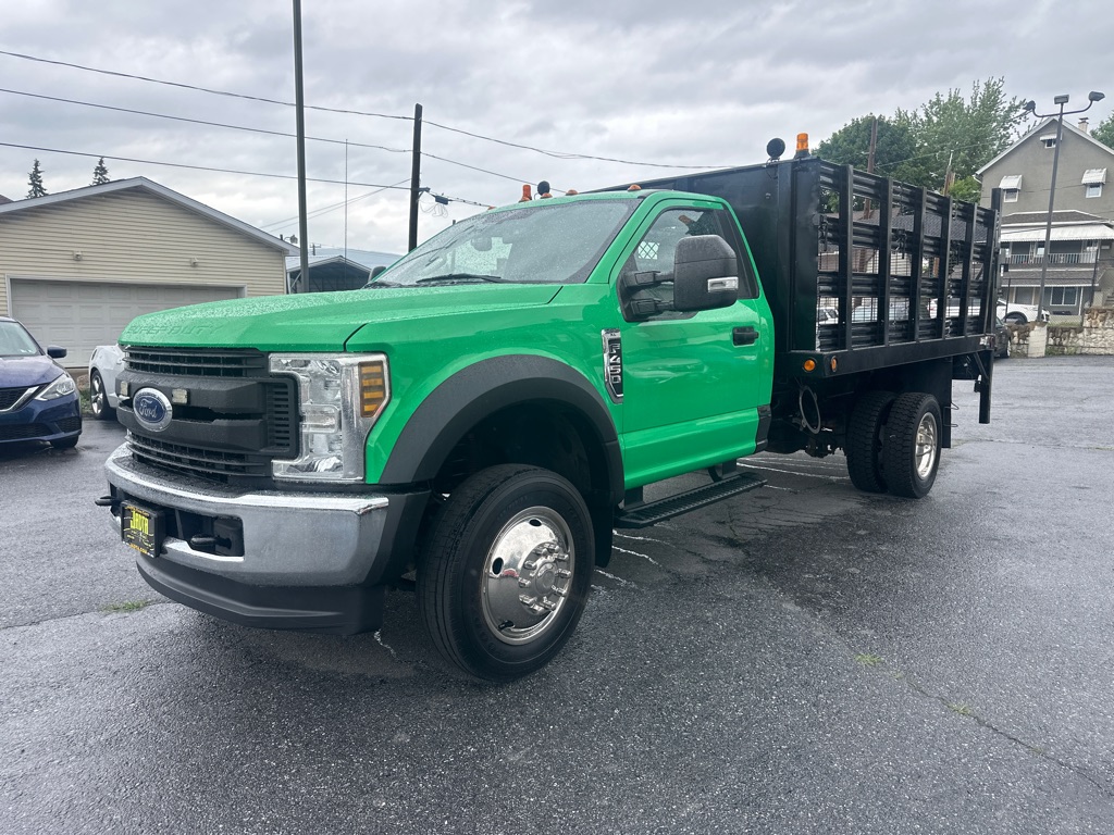Photo 4 of this FORD F-450 STAKE 4X4