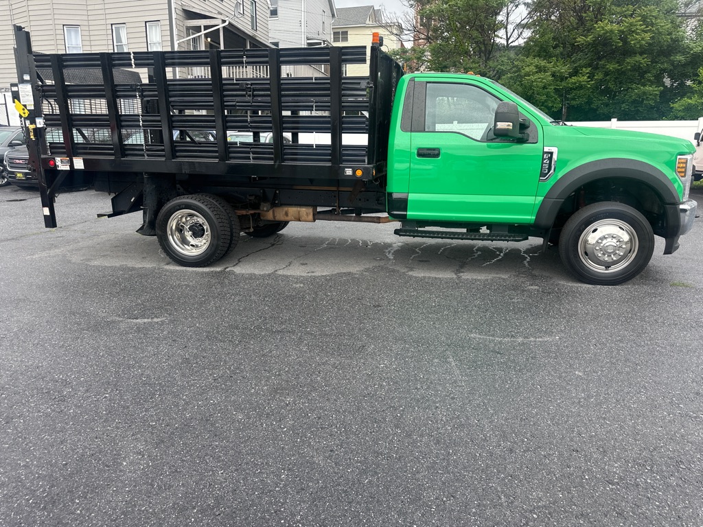 Photo 8 of this FORD F-450 STAKE 4X4