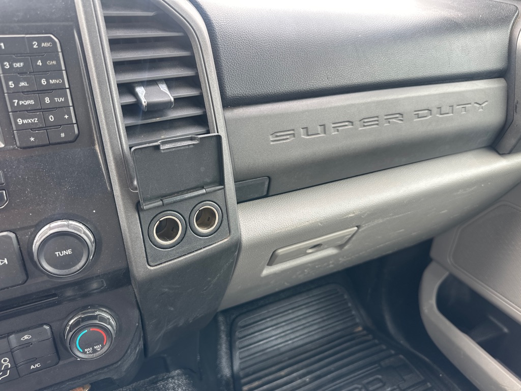 Photo 41 of this FORD F-450 STAKE 4X4