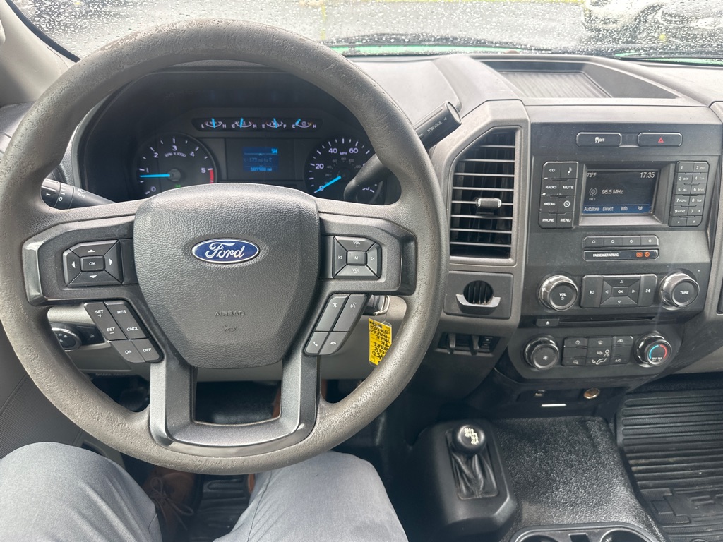 Photo 44 of this FORD F-450 STAKE 4X4