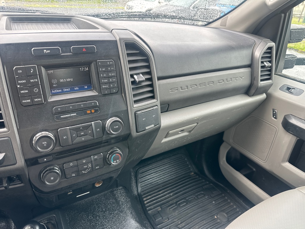 Photo 35 of this FORD F-450 STAKE 4X4