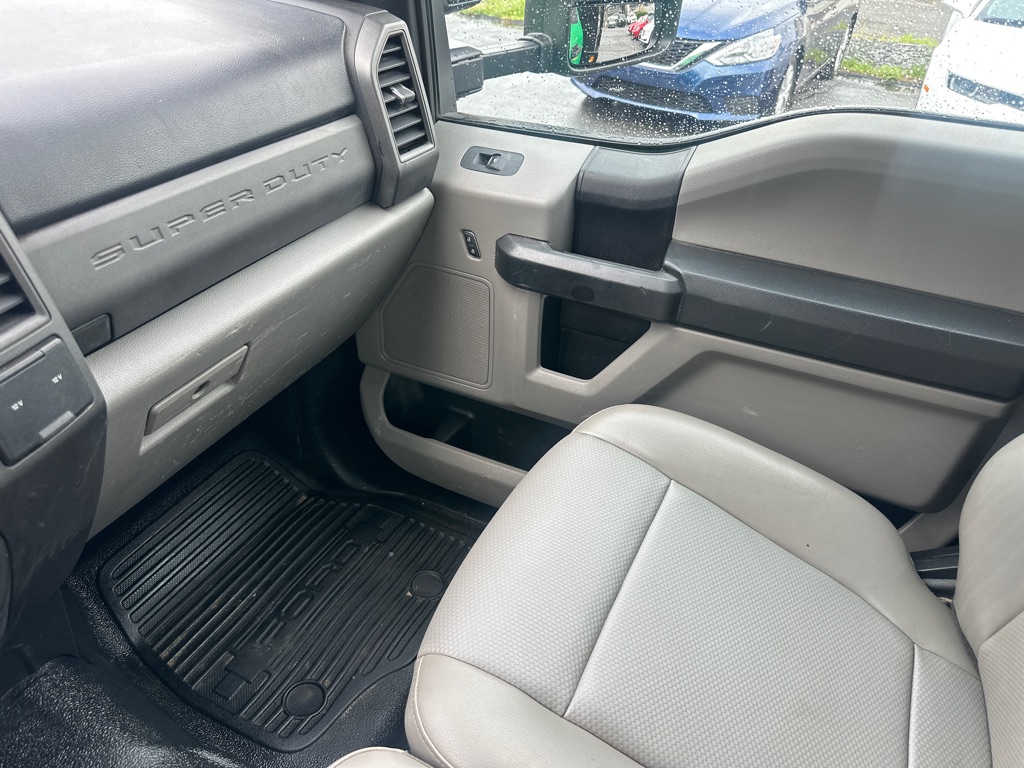 Photo 43 of this FORD F-450 STAKE 4X4