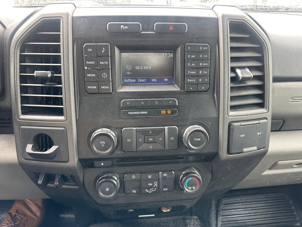 Photo 40 of this FORD F-450 STAKE 4X4