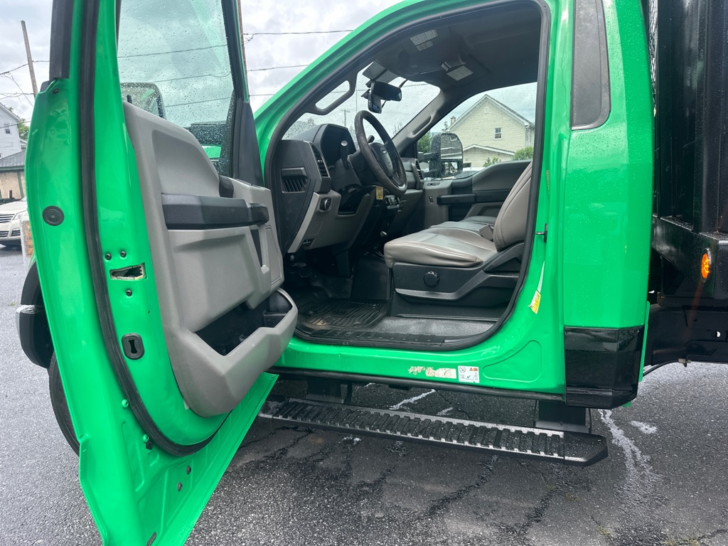 Photo 22 of this FORD F-450 STAKE 4X4