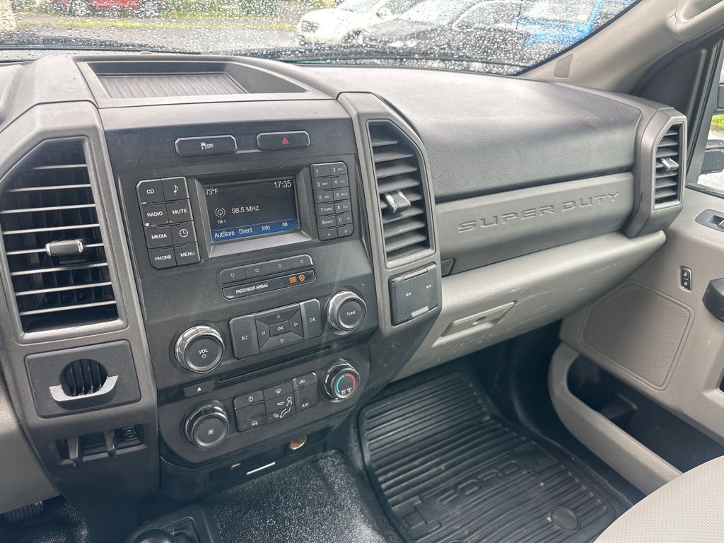 Photo 42 of this FORD F-450 STAKE 4X4
