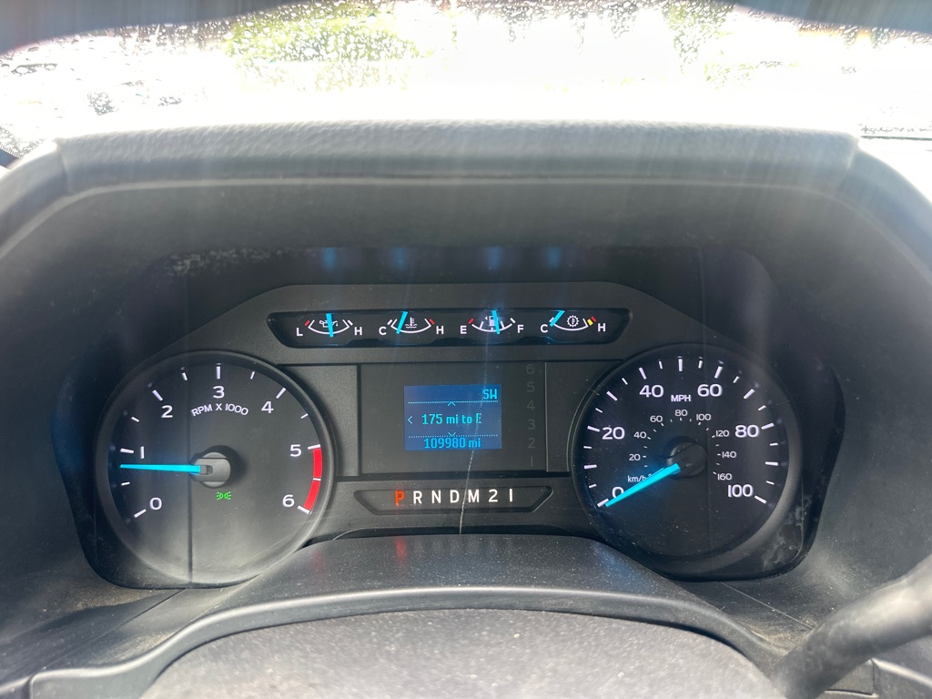 Photo 33 of this FORD F-450 STAKE 4X4