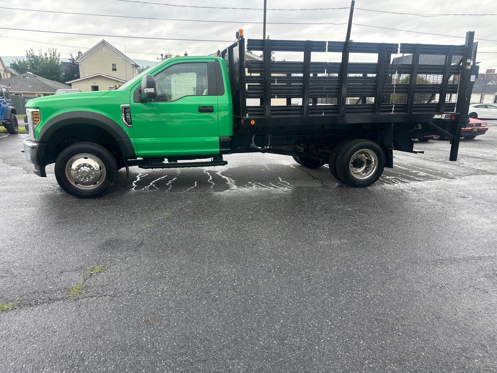 Photo 5 of this FORD F-450 STAKE 4X4