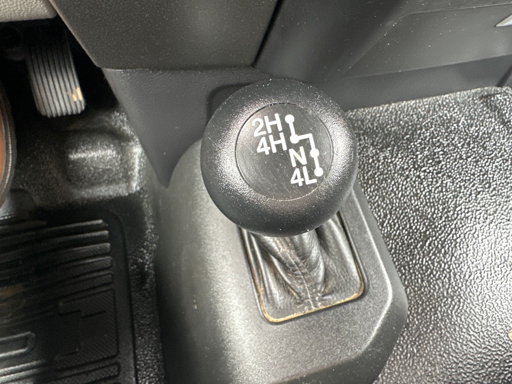 Photo 38 of this FORD F-450 STAKE 4X4