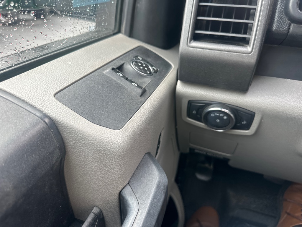 Photo 46 of this FORD F-450 STAKE 4X4