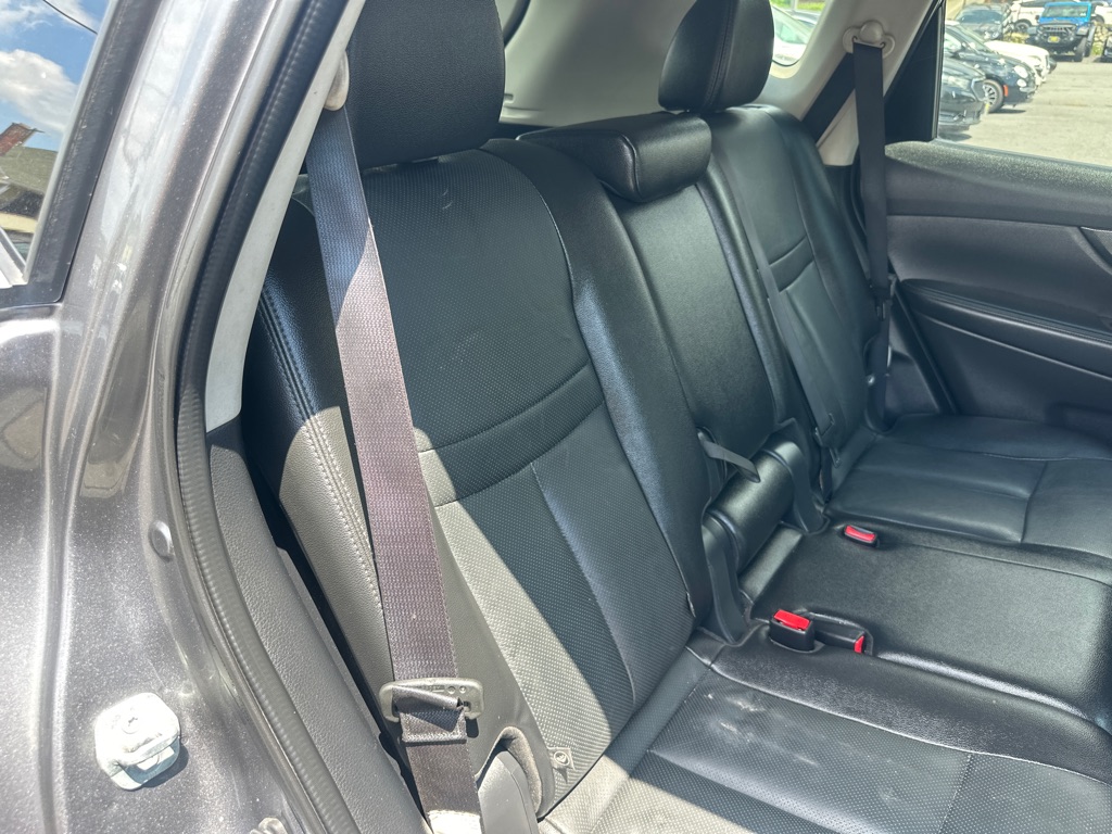 Photo 33 of this NISSAN ROGUE SL