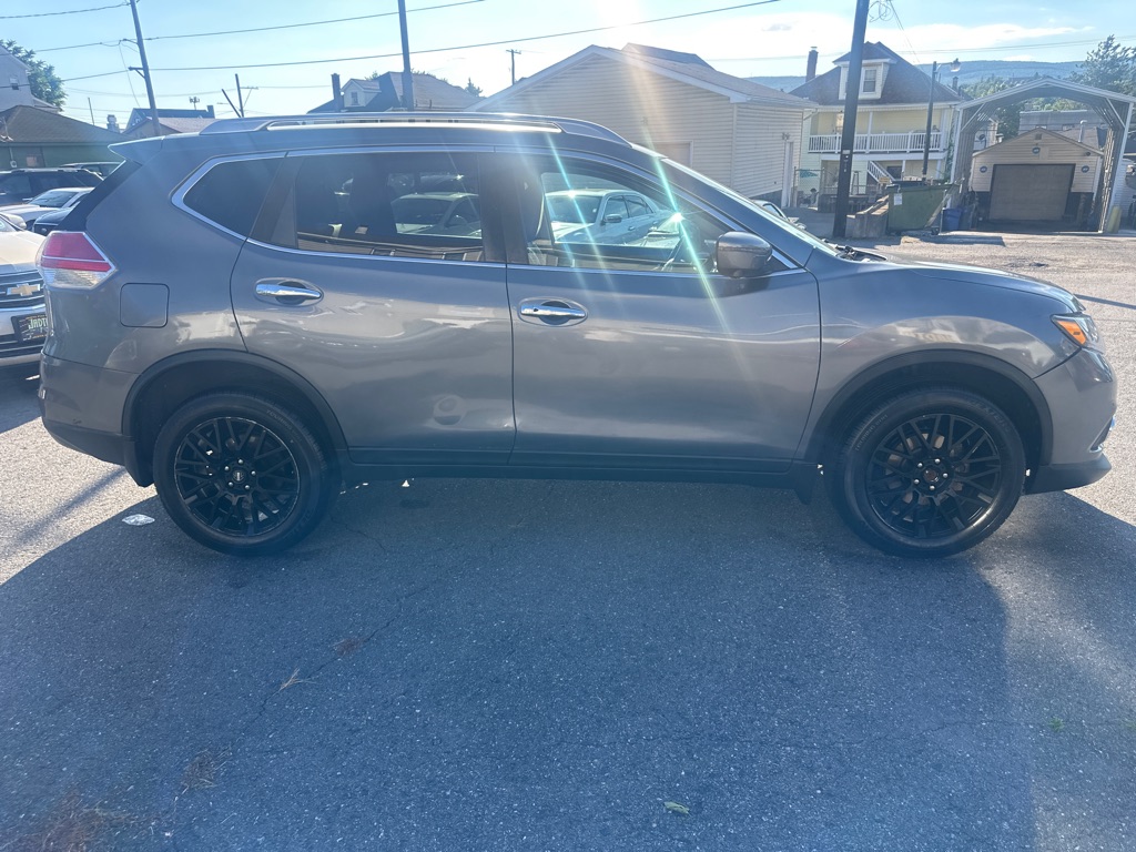 Photo 8 of this NISSAN ROGUE SL
