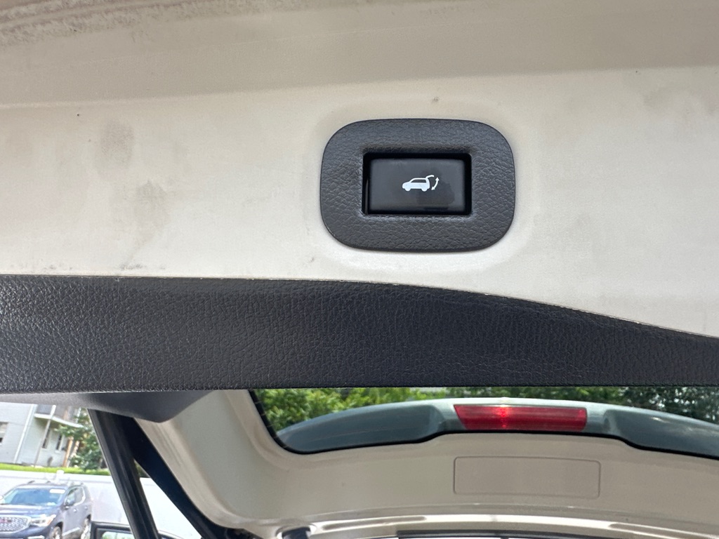 Photo 28 of this NISSAN ROGUE SL