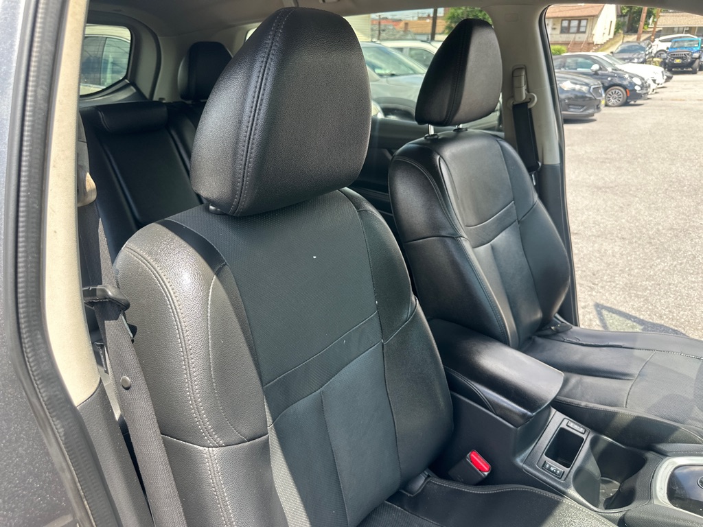 Photo 31 of this NISSAN ROGUE SL