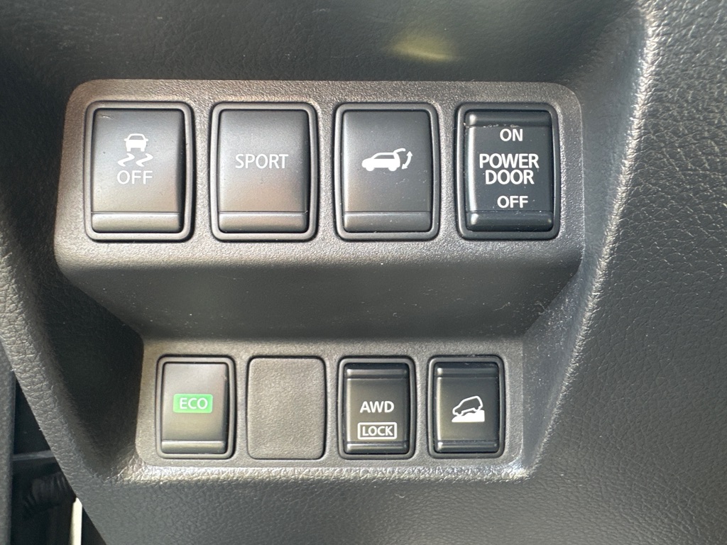 Photo 20 of this NISSAN ROGUE SL