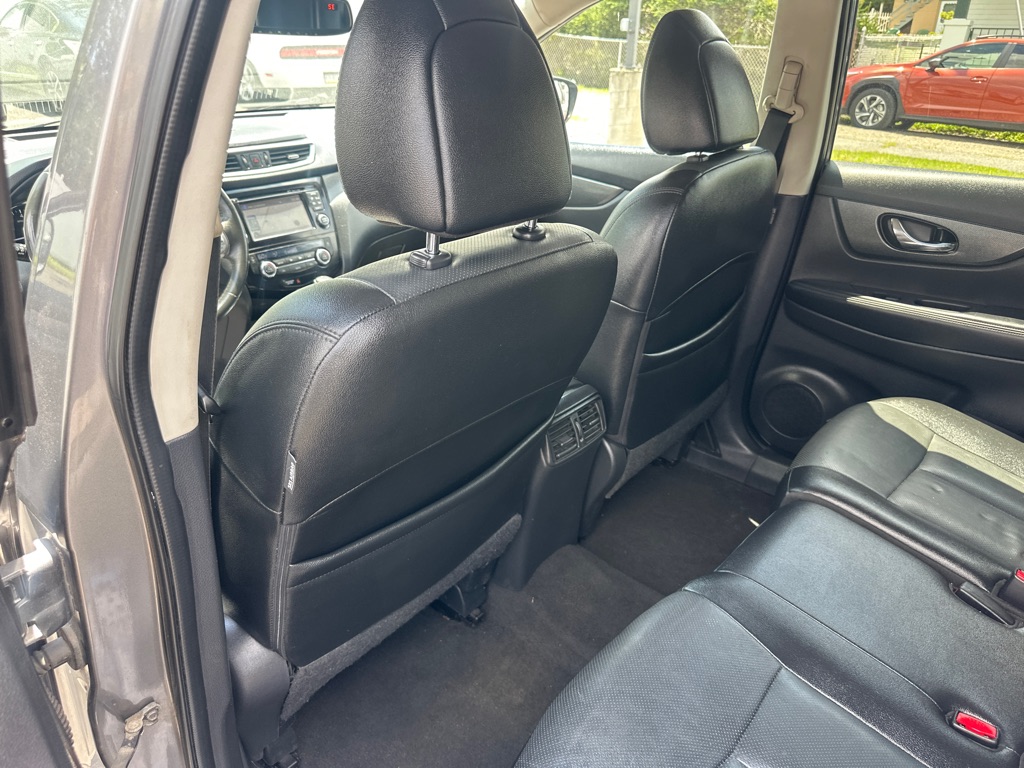 Photo 24 of this NISSAN ROGUE SL