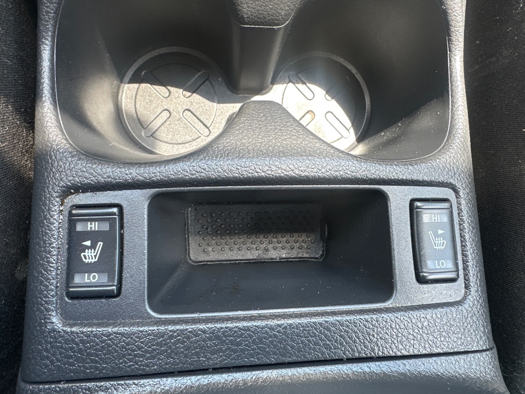 Photo 17 of this NISSAN ROGUE SL