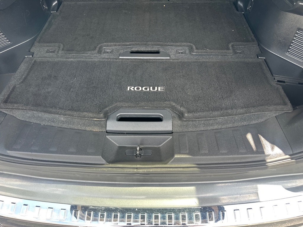 Photo 27 of this NISSAN ROGUE SL