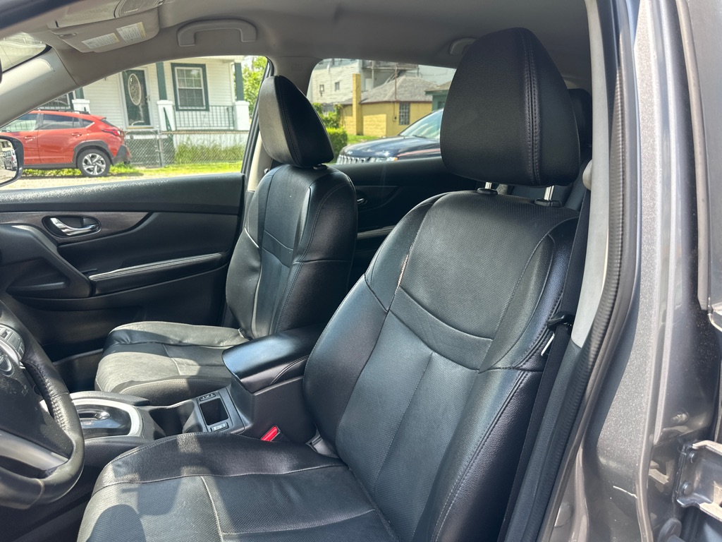 Photo 22 of this NISSAN ROGUE SL