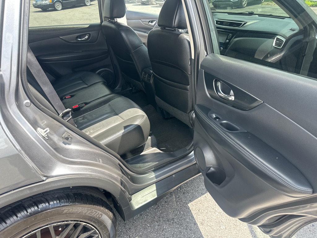 Photo 32 of this NISSAN ROGUE SL