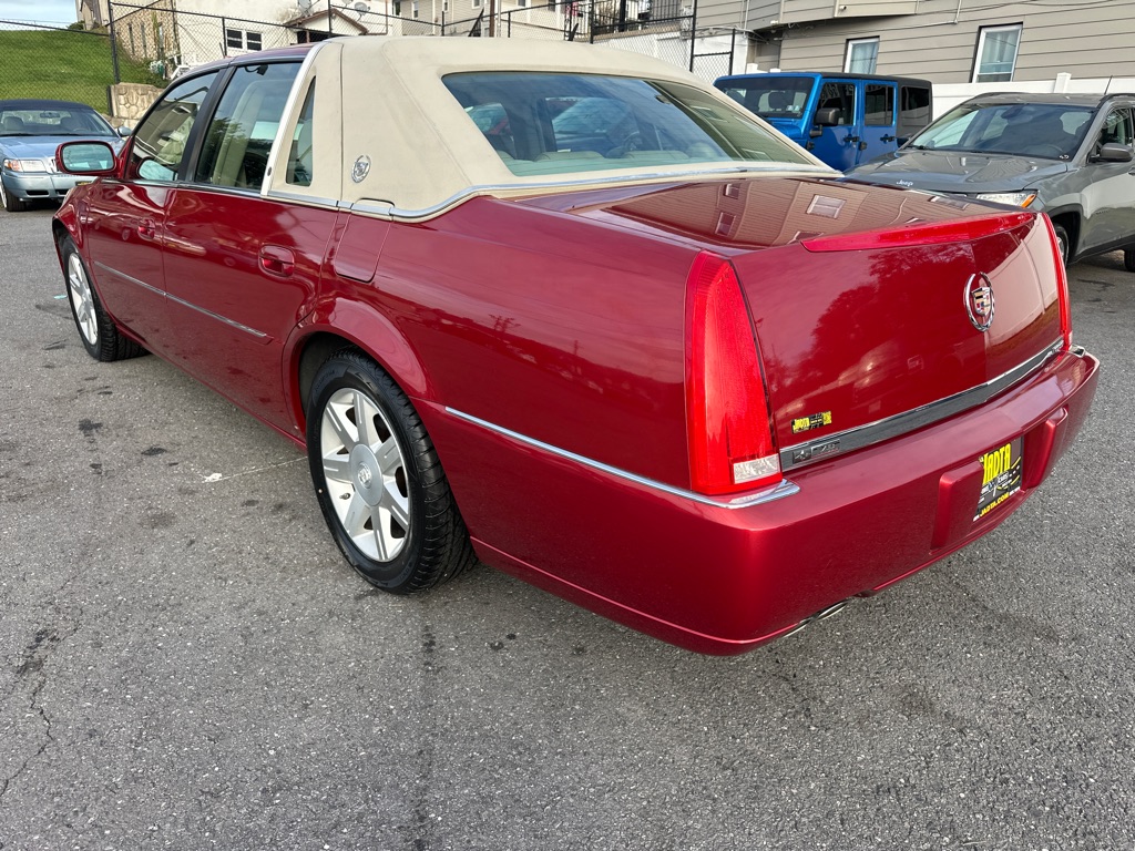 Photo 6 of this CADILLAC DTS