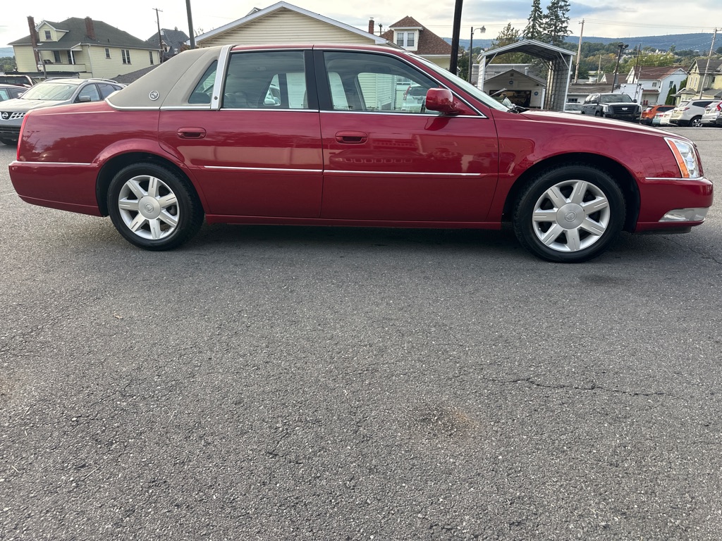 Photo 3 of this CADILLAC DTS