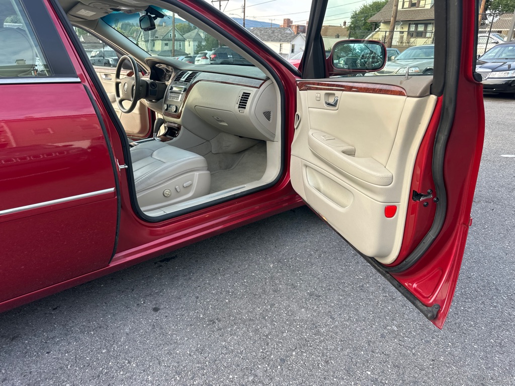 Photo 35 of this CADILLAC DTS