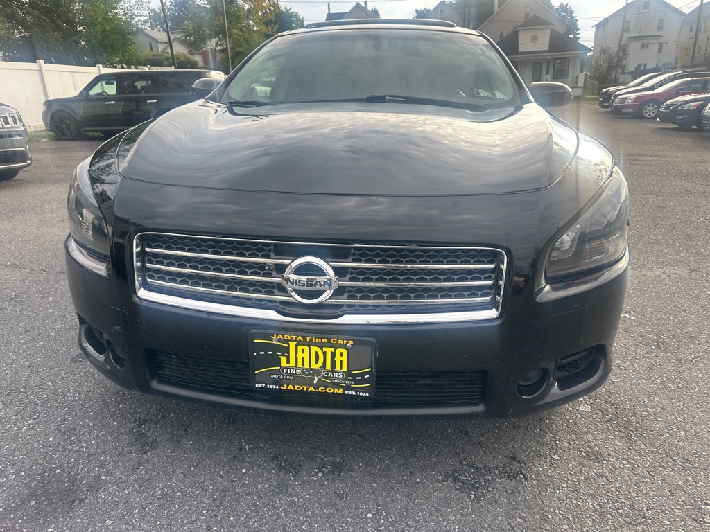 Photo 8 of this NISSAN MAXIMA