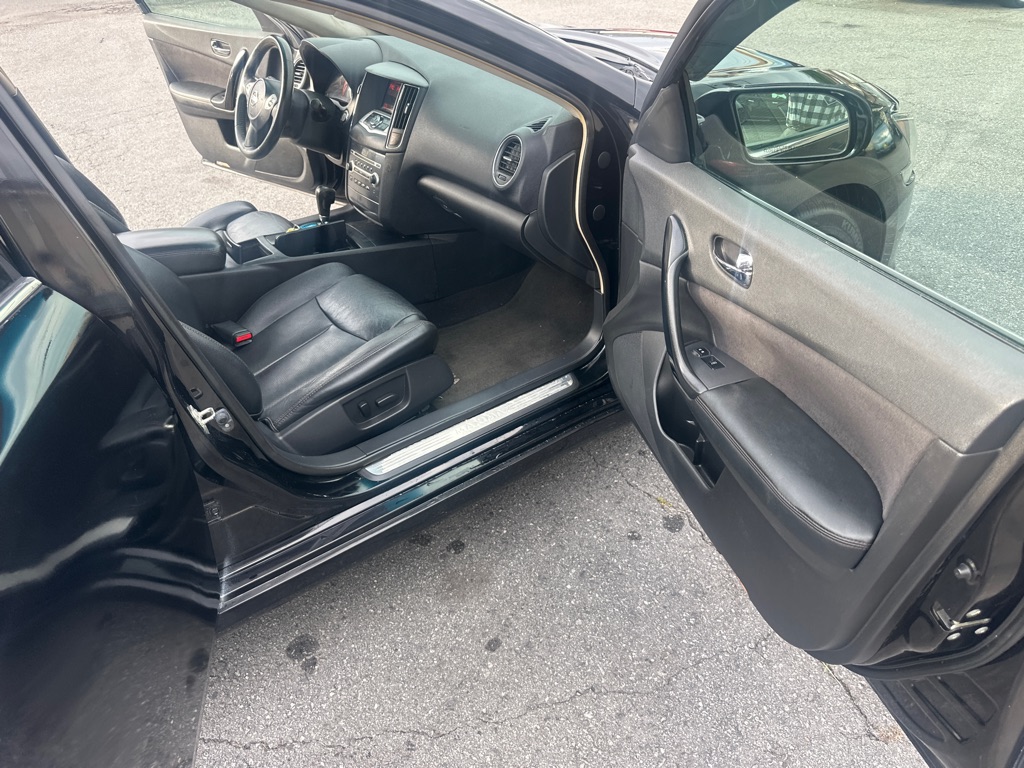 Photo 21 of this NISSAN MAXIMA