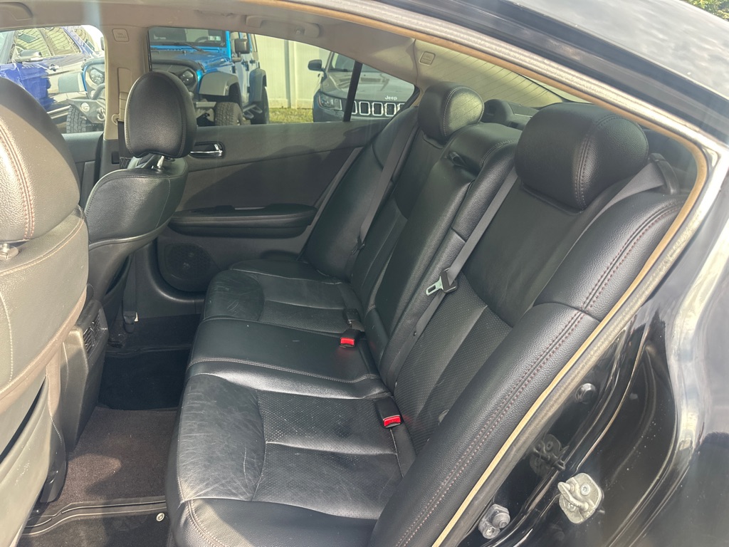 Photo 12 of this NISSAN MAXIMA