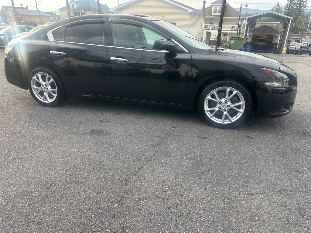 Photo 2 of this NISSAN MAXIMA