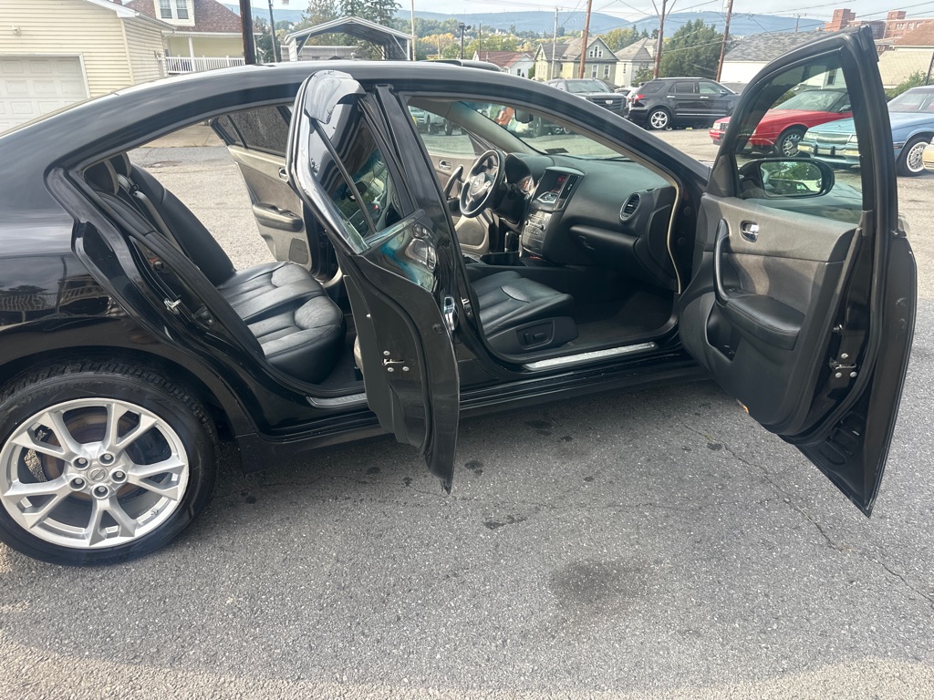 Photo 20 of this NISSAN MAXIMA