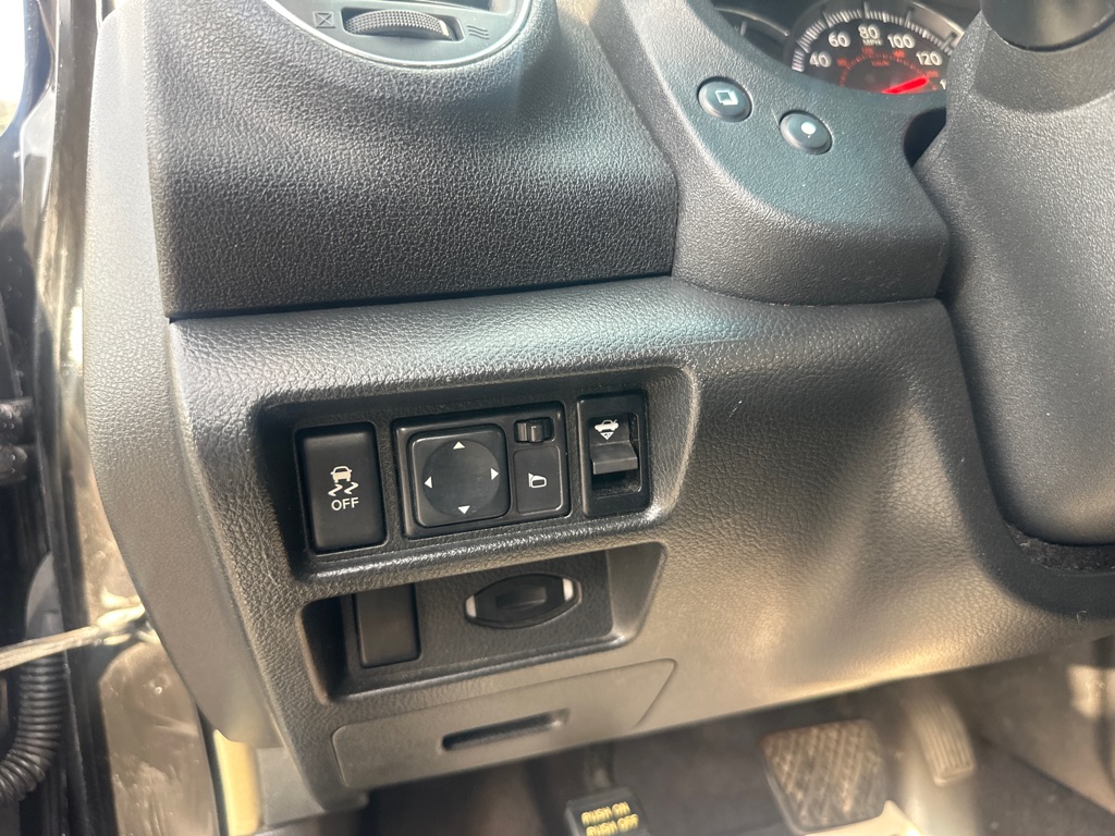 Photo 29 of this NISSAN MAXIMA