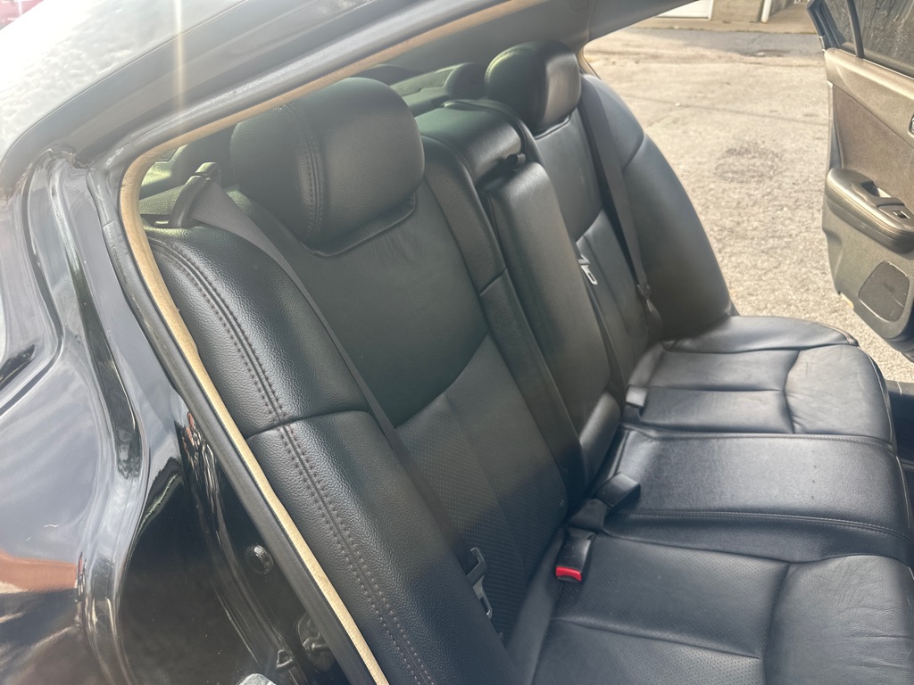 Photo 18 of this NISSAN MAXIMA