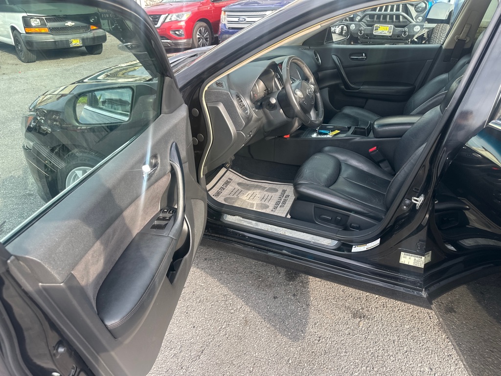 Photo 9 of this NISSAN MAXIMA