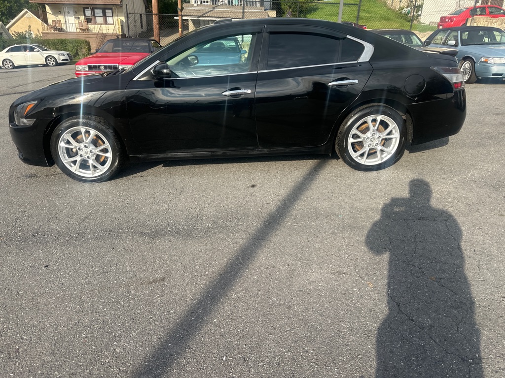 Photo 37 of this NISSAN MAXIMA