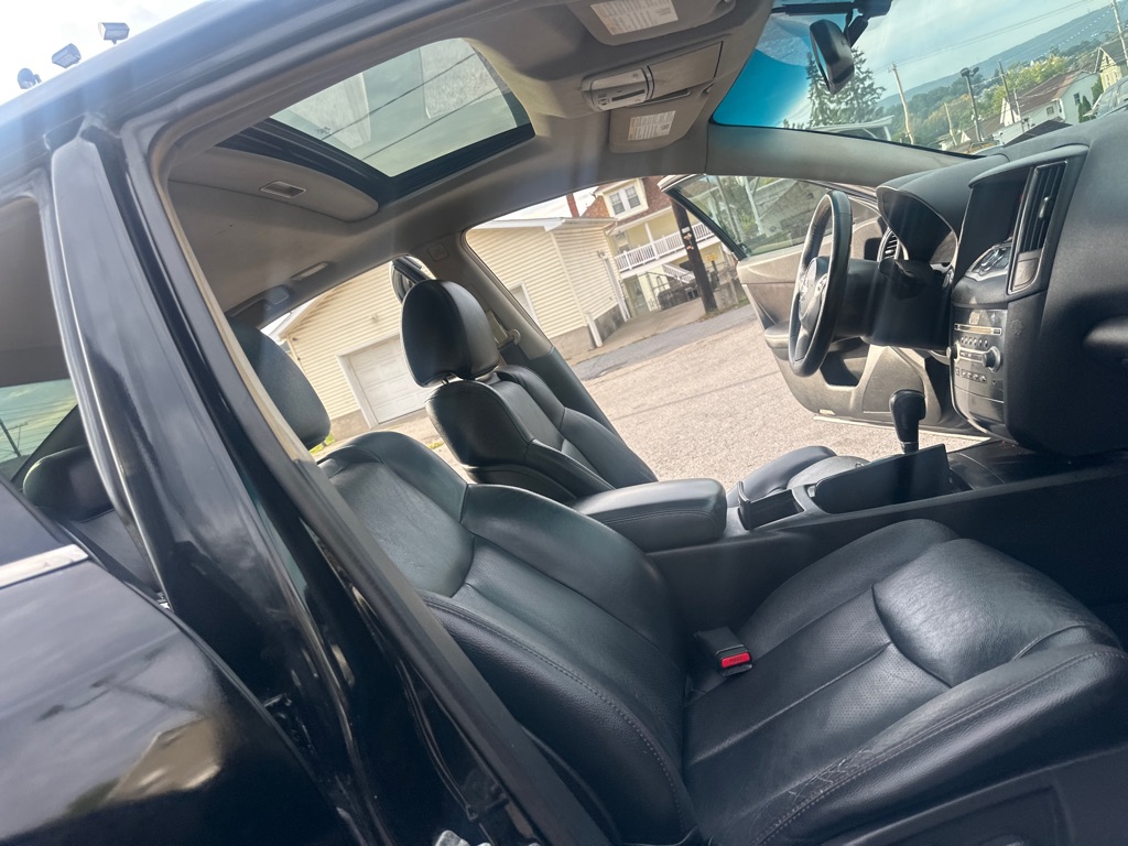 Photo 23 of this NISSAN MAXIMA