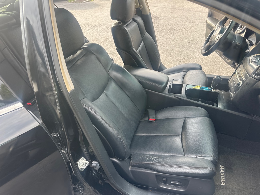 Photo 22 of this NISSAN MAXIMA